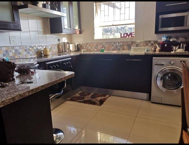 3 BEDROOM TOWNHOUSE FOR SALE IN OAKDENE